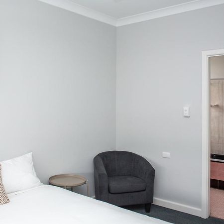 Five Island Hotel Cringila Екстериор снимка